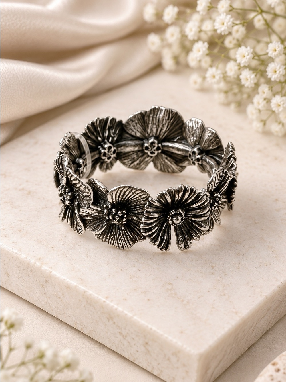 Kendra Scott Cailey Flower Vintage Silver Band Ring. Size 7 - Picture 2 of 5